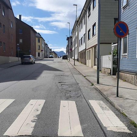 Apartamento Near Brosundet, Newly Refurnished, Free Street Parking Ålesund Exterior foto