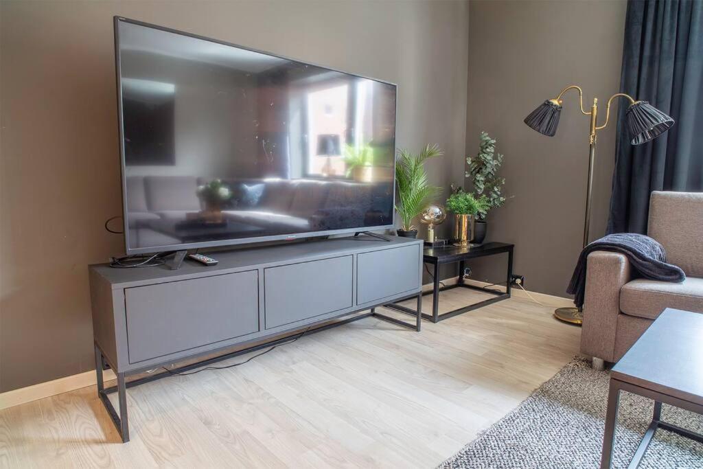 Apartamento Near Brosundet, Newly Refurnished, Free Street Parking Ålesund Exterior foto