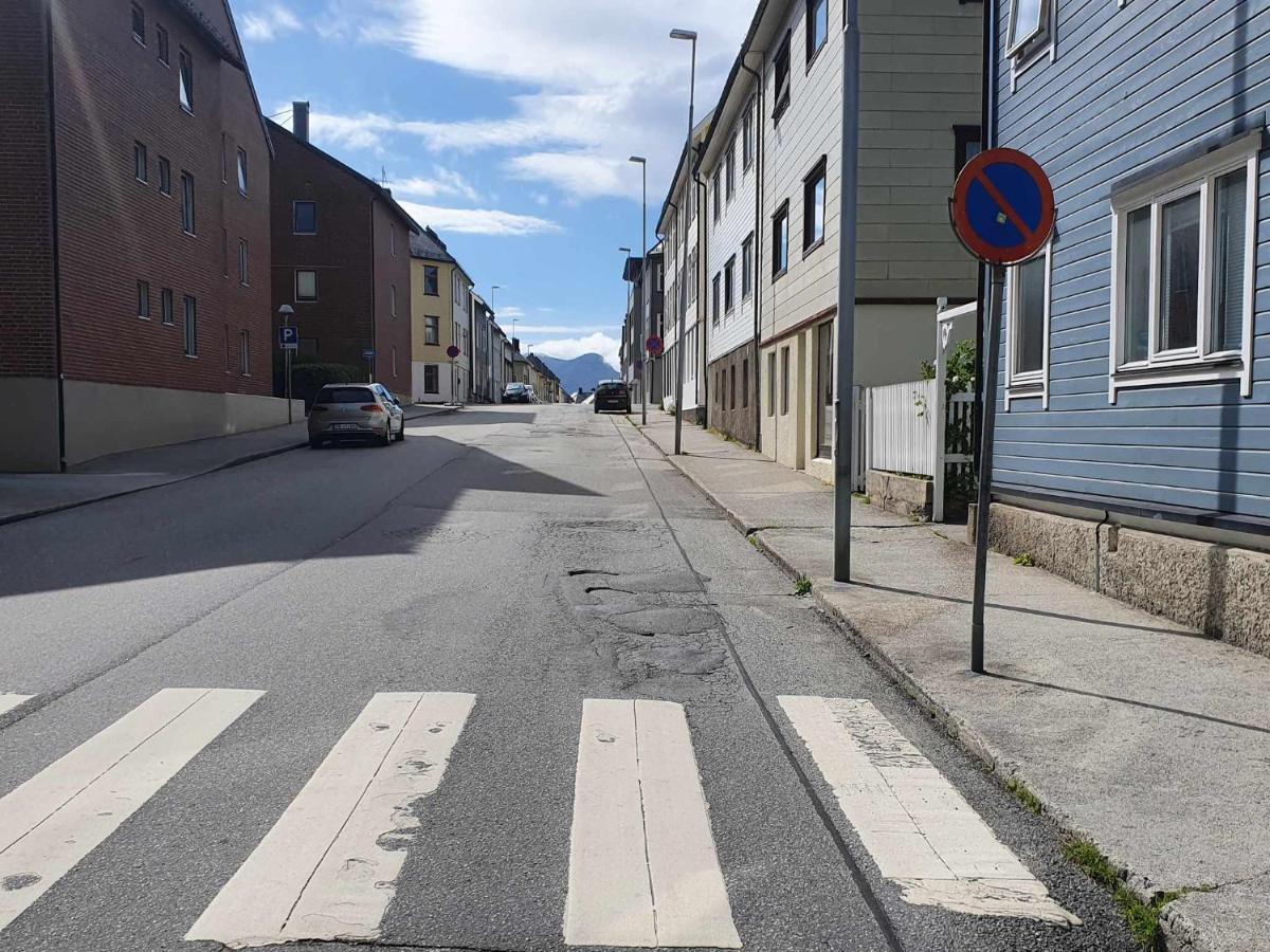 Apartamento Near Brosundet, Newly Refurnished, Free Street Parking Ålesund Exterior foto